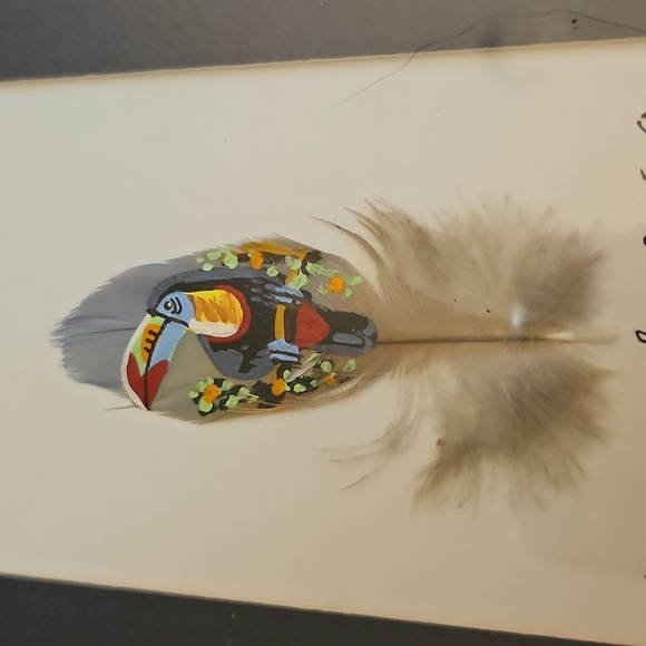 Vtg ARTISAN Signed Costa Rica Framed Feather Art with Toucan Design - Picture 3 of 6